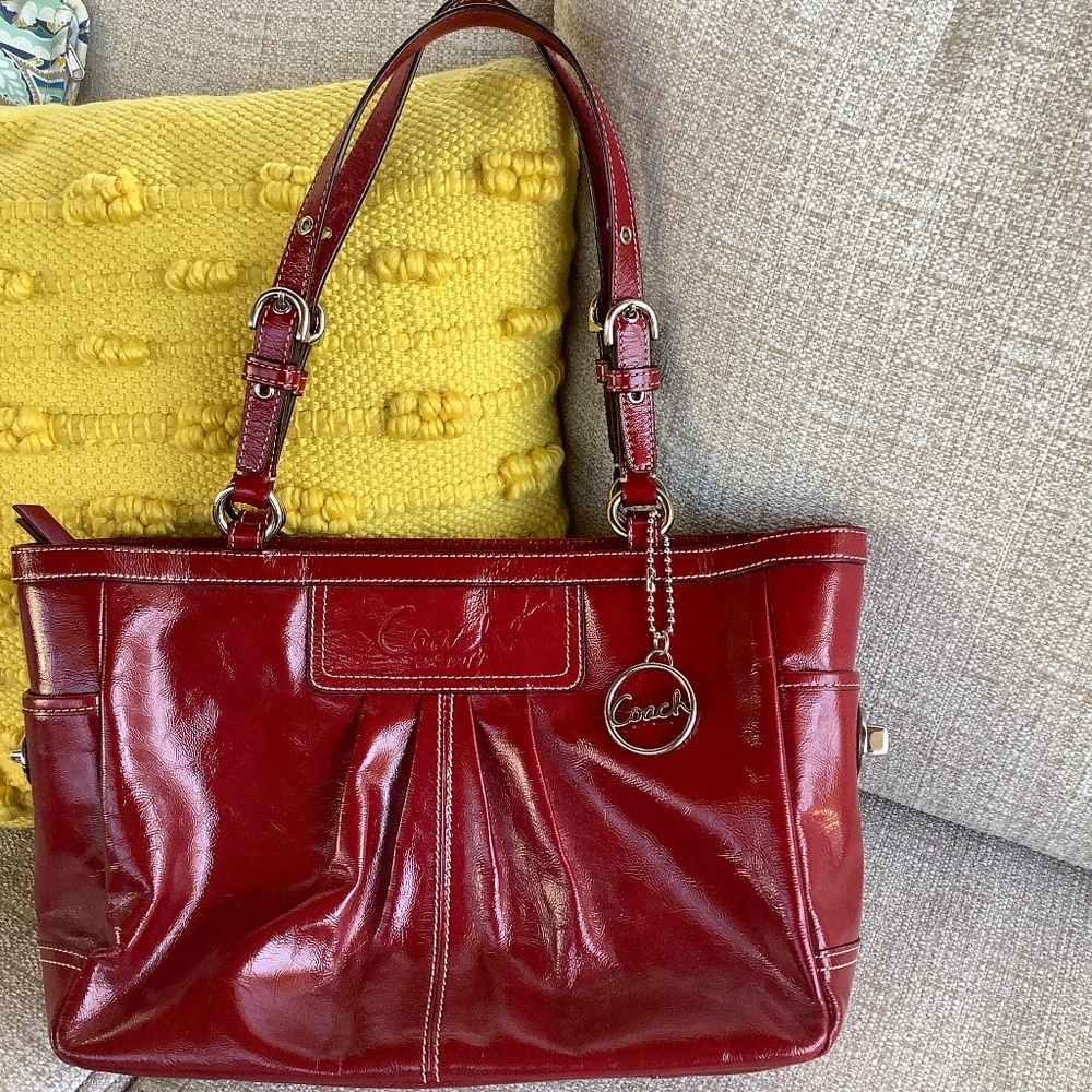 Coach shoulder bag in red